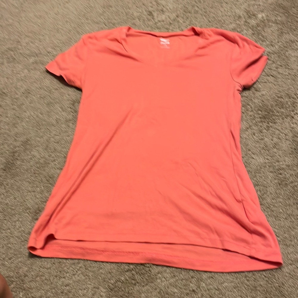 Women’s old navy tshirt